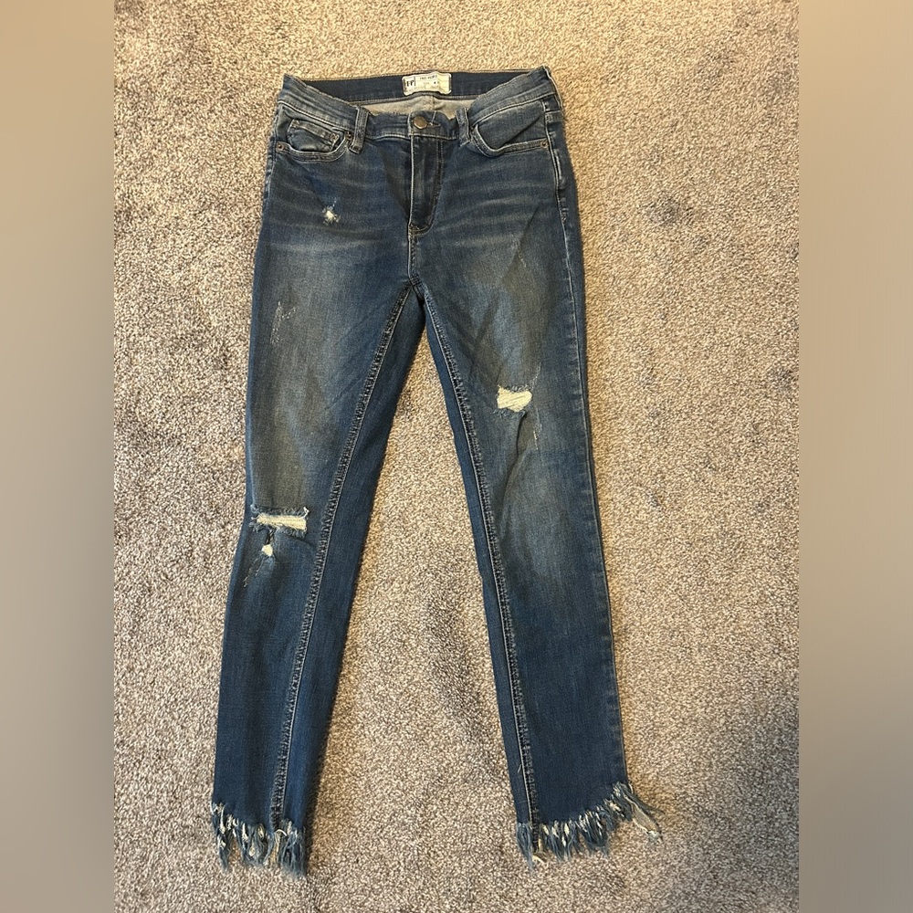 Free People Skinny w/torn Accents Size W 25